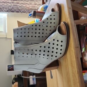Toms Perf Ankle Booties Peep Toe Heel Women's Size 6.5